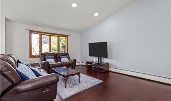 2 Dogwood Dr, Cranston, RI 02921