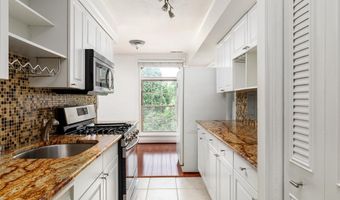 3334 WOODBURN VILLAGE Dr 33, Annandale, VA 22003