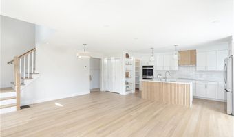 10 Mount Hope Ave, Portsmouth, RI 02871