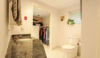 2 Buckingham St, Barrington, RI 02806