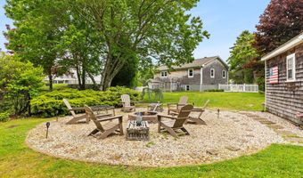 8 Stackpole Cir, Bourne, MA 02532