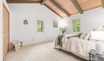 9734 Moore Dr, Cascade, ID 83611