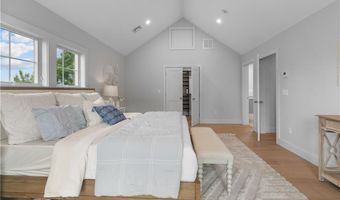 24 Perry Ave, Middletown, RI 02842