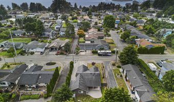 732 3RD St, Brookings, OR 97415