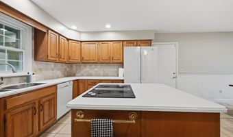 2 Banquo Brae Rd, Brookfield, CT 06804