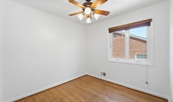 19 E MYRTLE St A, Alexandria, VA 22301