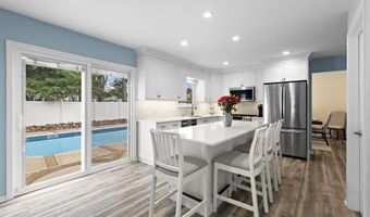 15 Brentwood Dr, Bayville, NJ 08721