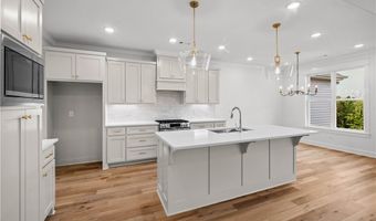 32 S Cheshnut Dr, Bella Vista, AR 72714