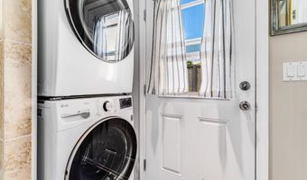 1004 N Honokala Rd B, Haiku, HI 96708