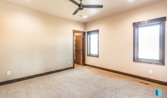 2816 E Sunflower Cir, Brandon, SD 57005