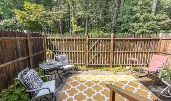 232 Point Of Woods Dr, Albany, NY 12203