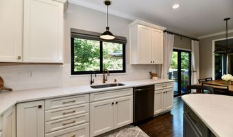 1852 Valleywood Dr, Avon, IN 46123