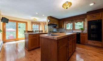 71 Phillips Ln, Glocester, RI 02814