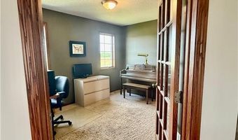 1798 Tiger Ridge Dr, Albert Lea, MN 56007