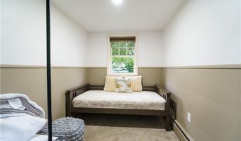821 Post Rd, Warwick, RI 02888