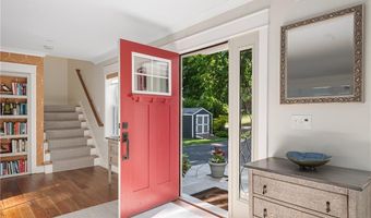 5 Hampden St, Barrington, RI 02806