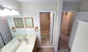 64 Encampment Dr, Bedminster, NJ 07921