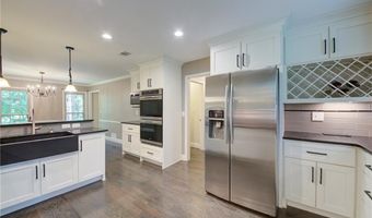 835 Lakeshore Dr NW, Berkeley Lake, GA 30096