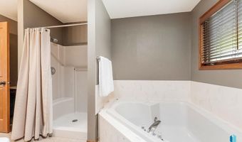505 N Oak Ridge Rd, Brandon, SD 57005