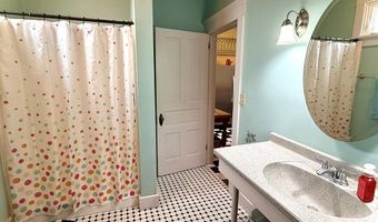 619 Q St, Aurora, NE 68818