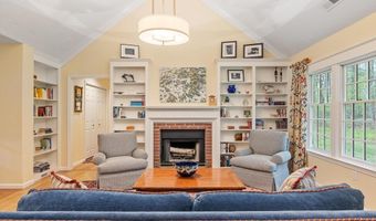 36 Pickman Dr, Bedford, MA 01730