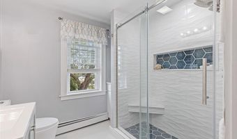 34 Burnett St, Johnston, RI 02919