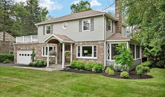 28 Loudon Pkwy, Albany, NY 12211