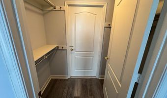 901 N MONROE St 313, Arlington, VA 22201
