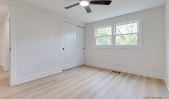 3023 N Windsor Dr, Arlington Heights, IL 60004