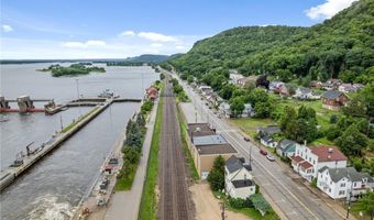 305 N Main St, Alma, WI 54610