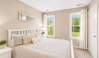 904 S MONROE St, Arlington, VA 22204