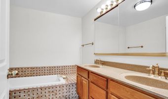 9700 WHITLEY PARK Pl #TH-19, Bethesda, MD 20814