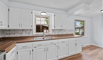 1074 6TH St, Green Bay, WI 54304