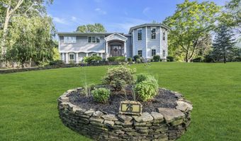26 Crest Rd, Middletown, NJ 07748