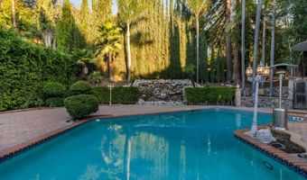 4446 Hayvenhurst Ave, Encino, CA 91436