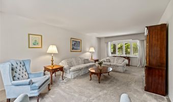 5 Daisy Ct, Airmont, NY 10901