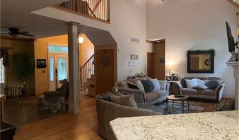 15733 Pine Cir, Basehor, KS 66007