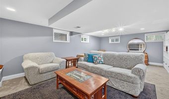 124 Vlasis Dr, Ballwin, MO 63011