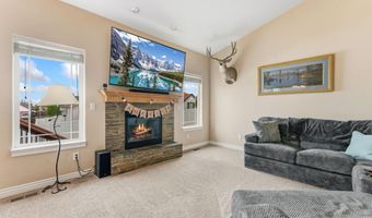 5236 SHADOW ROCK Dr, Cheyenne, WY 82009