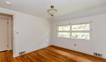 22 Whitewood Dr, Cranston, RI 02920