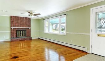 45 Countryside Dr, North Providence, RI 02904