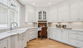 1 Willowbrook Ct, Bedford, NH 03110