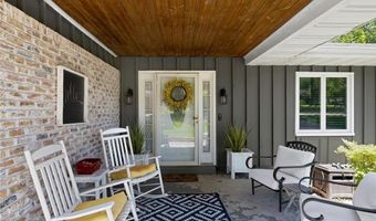 806 Hollyridge Dr, Ballwin, MO 63011
