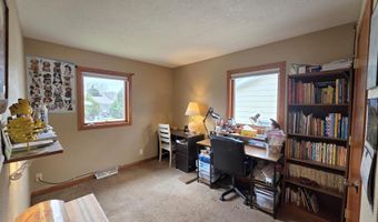 14 S Illinois St, Aberdeen, SD 57401