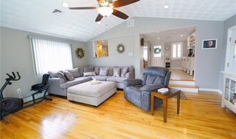 14 Willow Dr, Cranston, RI 02920