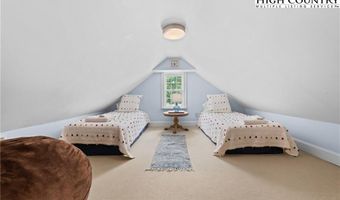 527 Red Tailed Hawk Rd, Banner Elk, NC 28604