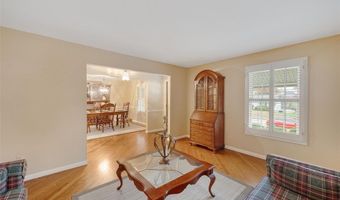 114 Breezeview Dr, Ballwin, MO 63021