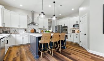 22530 FOREST RUN Dr, Ashburn, VA 20148