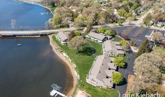 654 Edgewater Dr 15, Spring Lake, MI 49456