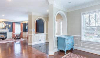 2138 PATRICK HENRY Dr, Arlington, VA 22205
